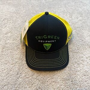 John Deere hat NWT TriGreen equipment